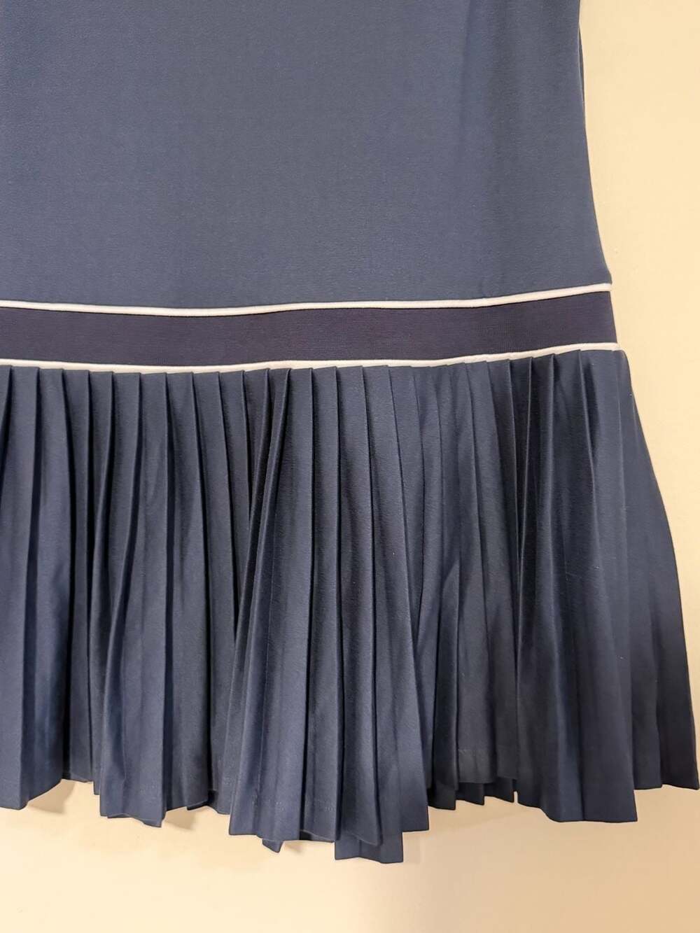 Varley Jouri Court Sleeveless V-Neck Pleated Mini Dress - Picture 4 of 6